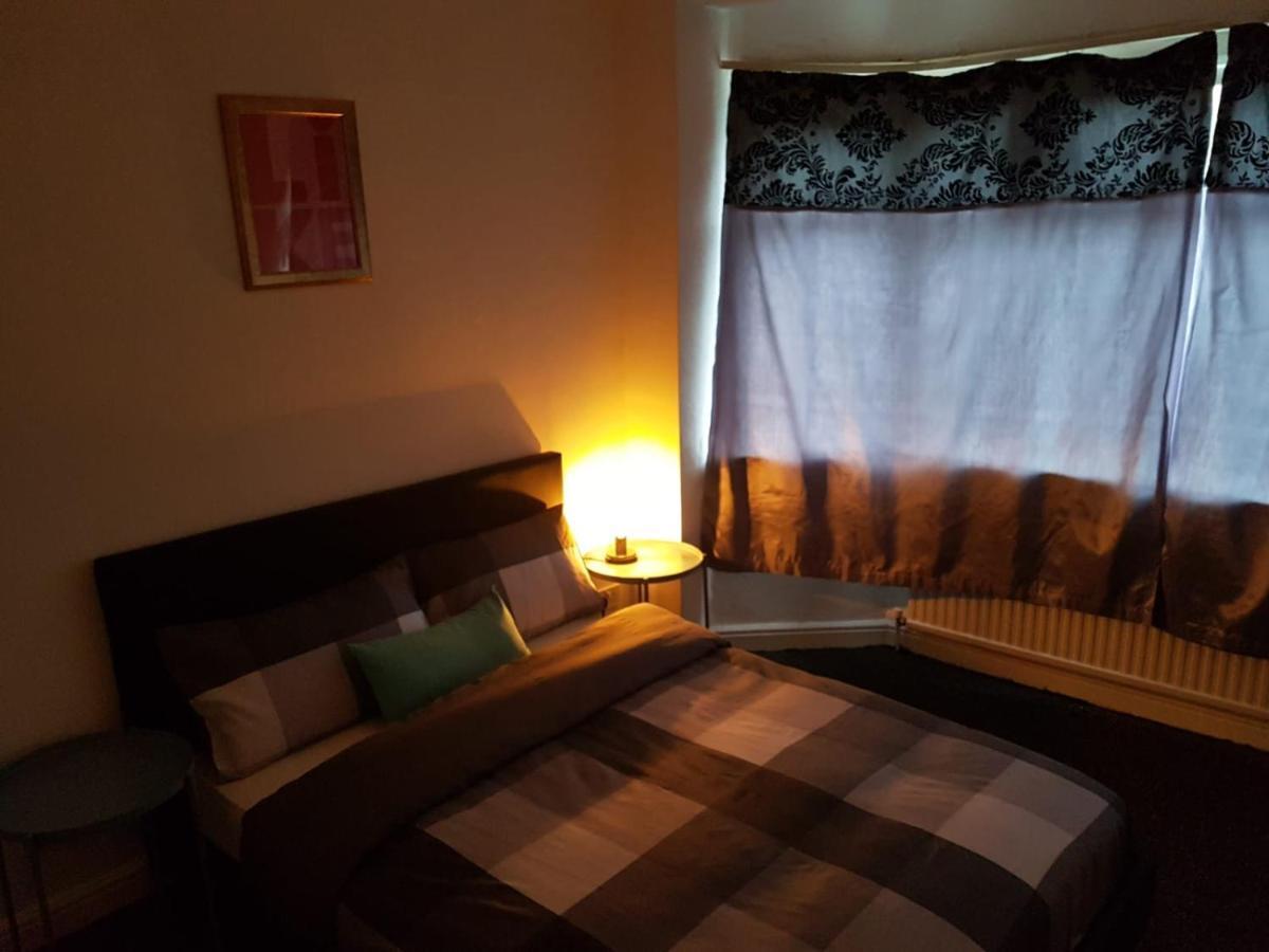 Budget House In Gants Hill Ilford Exterior foto